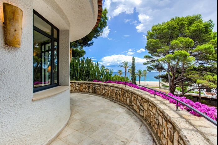 image TH06 Villa · Miami Platja · 6 dormitorios · 12 camas · 4 baños 23