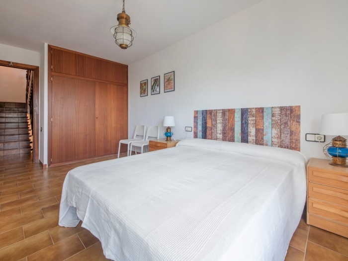 image th128 Villa · Tarragona · 4 dormitorios · 5 camas · 4 baños 37