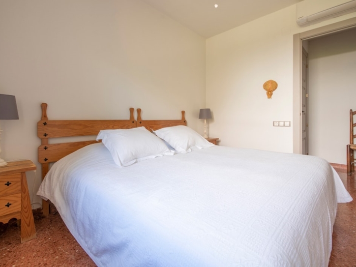 image th129 Villa in Cambrils · 5 bedrooms · 9 beds · 3 baths 12