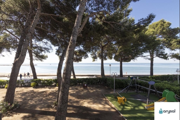 image th129 Villa in Cambrils · 5 bedrooms · 9 beds · 3 baths 2