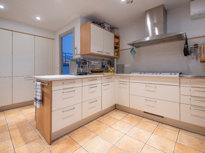 image th129 Villa in Cambrils · 5 bedrooms · 9 beds · 3 baths 6
