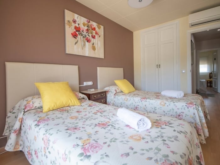 image th156 Townhouse in Tarragona · 4 bedrooms · 5 beds · 2 baths 14