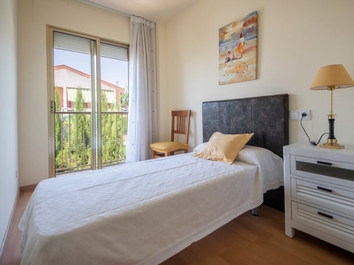 image th156 Townhouse in Tarragona · 4 bedrooms · 5 beds · 2 baths 26