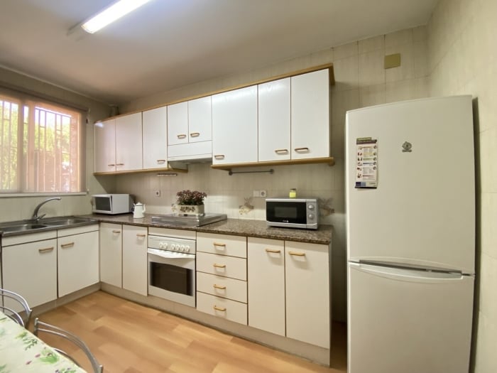 image th156 Townhouse in Tarragona · 4 bedrooms · 5 beds · 2 baths 3