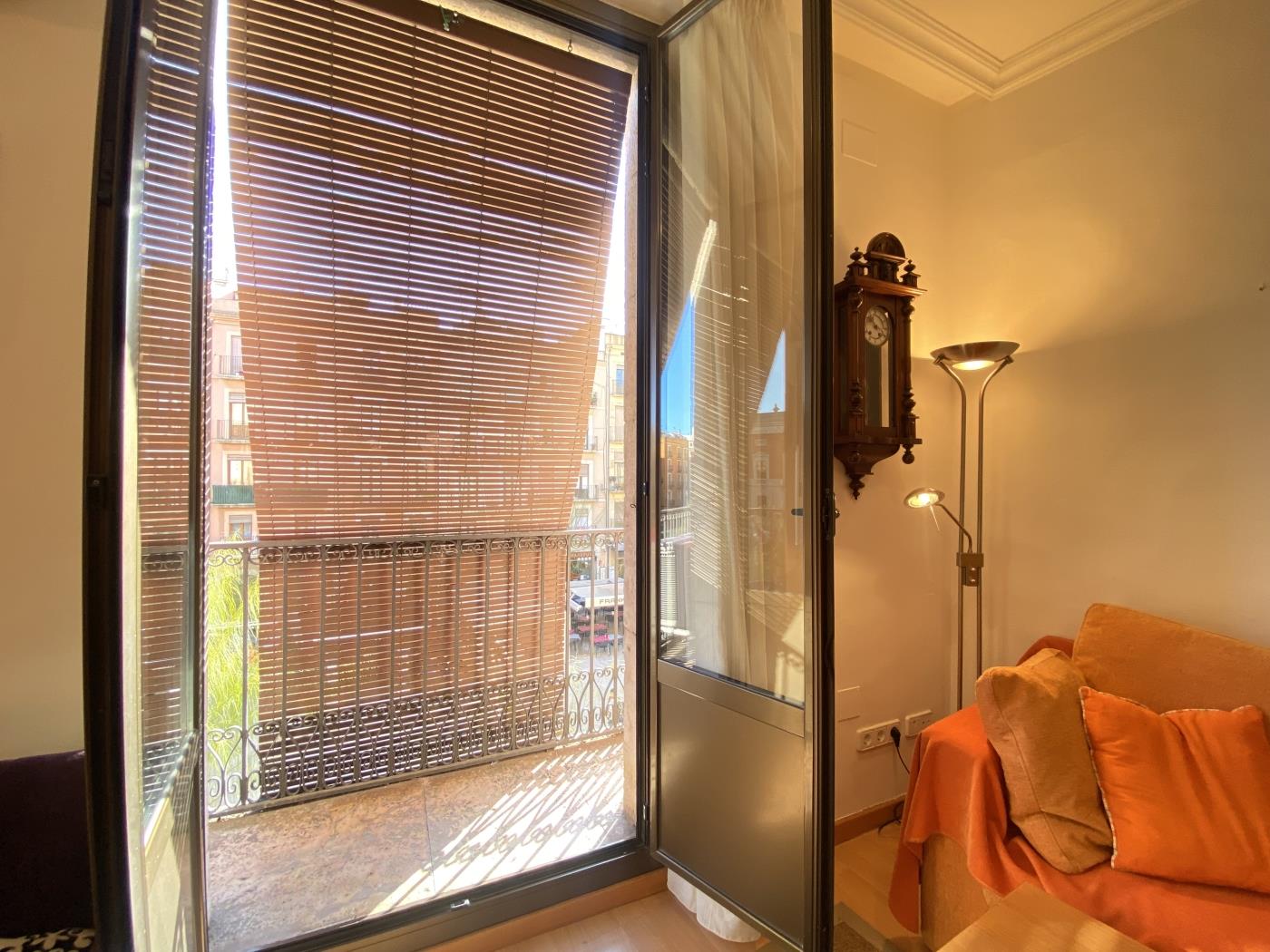 image TH61 Apartamento centrico en la Plaza de la Font 12