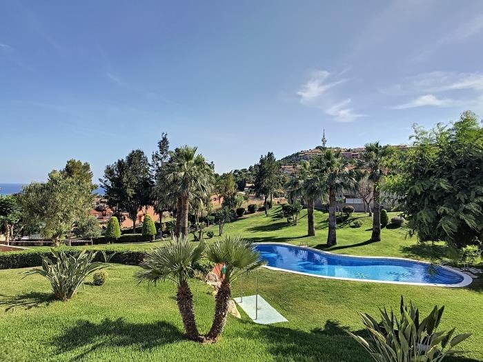 R164 Casa Claire con piscina y jardín comunitario de 3000m2