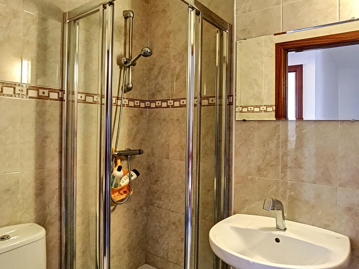 image R164 Casa Claire con piscina y jardín comunitario de 3000m2 10