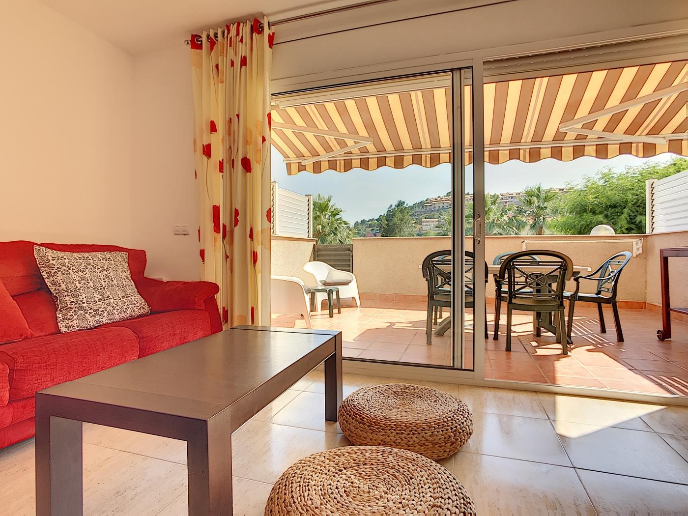 image R164 Casa Claire con piscina y jardín comunitario de 3000m2 2