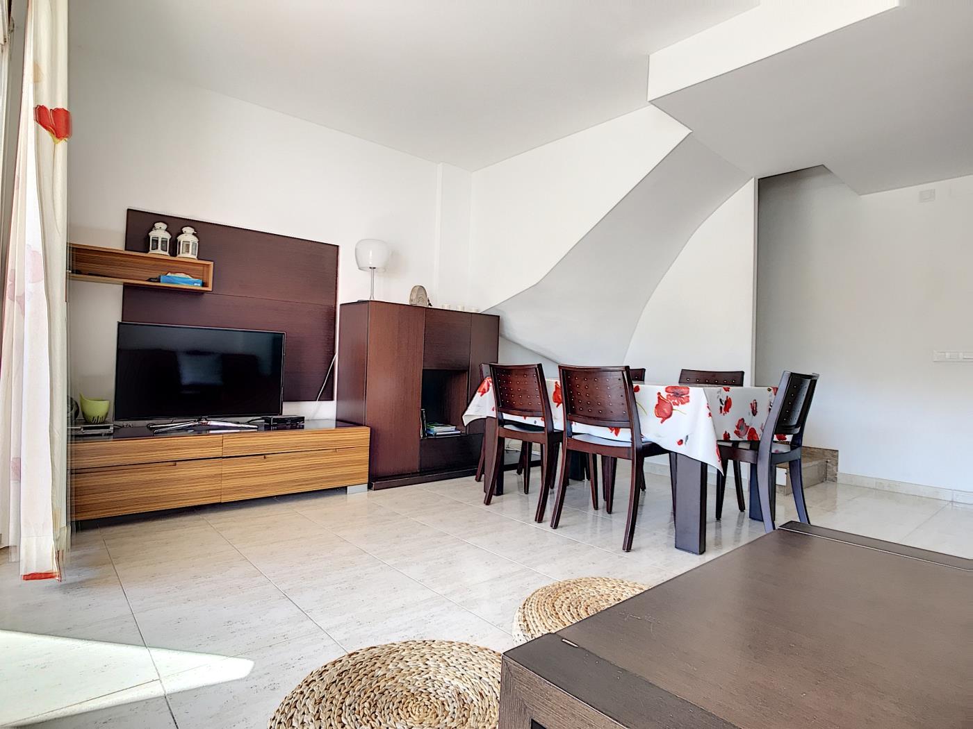 image R164 Casa Claire con piscina y jardín comunitario de 3000m2 3