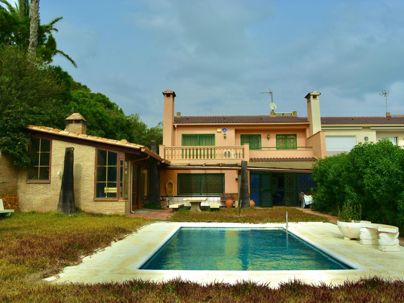 image Gran casa con piscina privada y vistas al mar en el Roc de Sant Gaietà 3