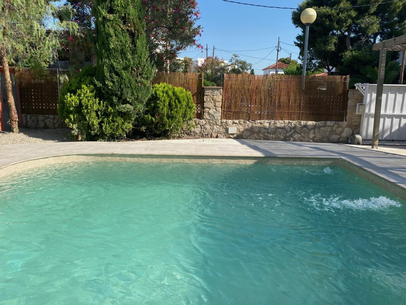 image R5 Casa Colonial en venta en segunda línea con piscina privada en Coma-ruga 13