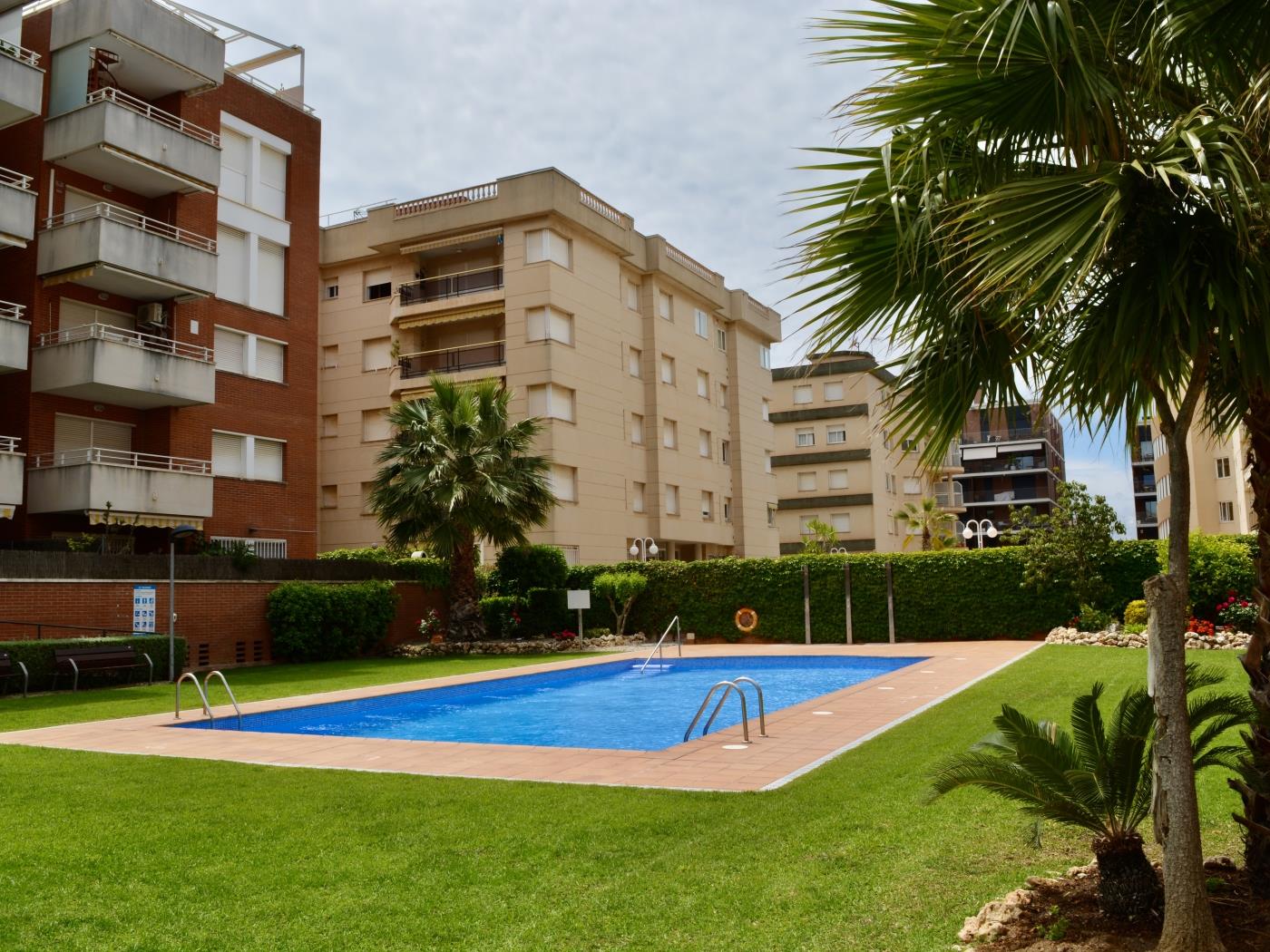 image R166 Piso a 50m de la playa con dos piscinas 2