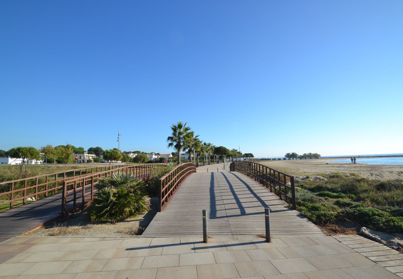 Вилла на Камбрильс - Villa Alicia:Casa climatizada-Jardín privado-240m de playa y paseo Cambrils-Wifi,Ropa,Pk incluidos