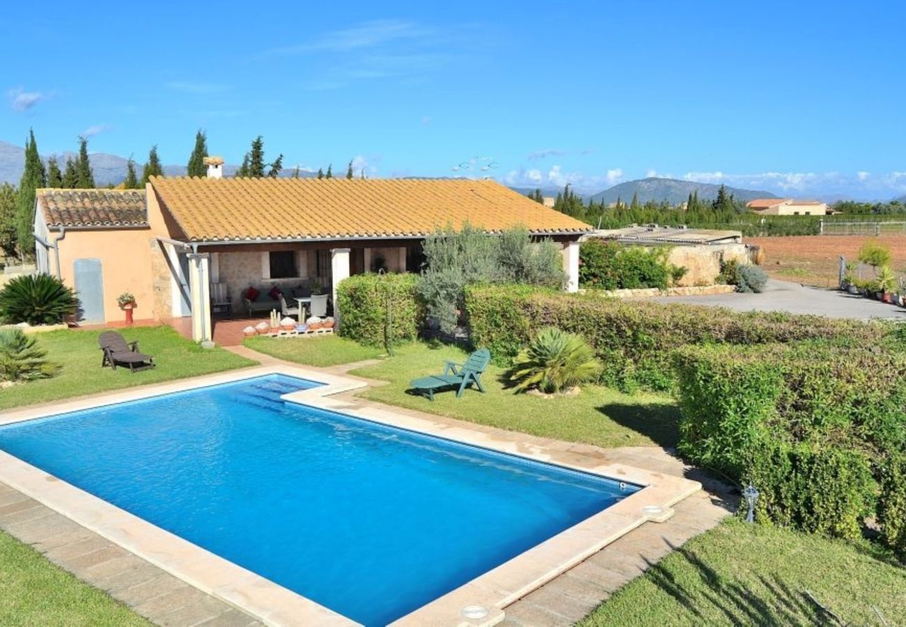 Особняк на Muro - Sant Vicenç 022 tradicional finca con piscina privada,  espacioso jardín y WiFi