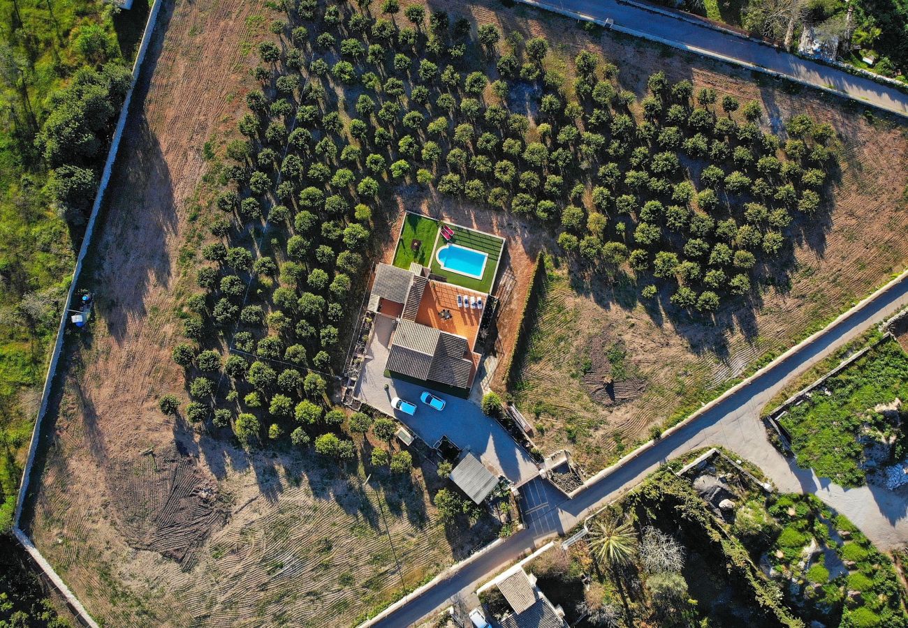 Особняк на Muro - Els Tarongers 081 fantástica finca con piscina privada, aire acondicionado, terraza y barbacoa