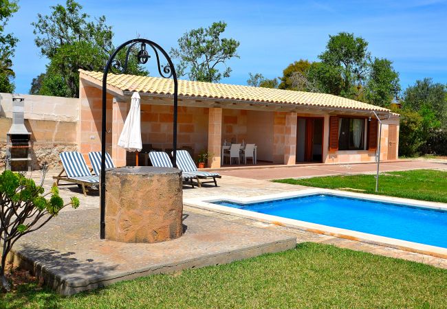 Особняк на Алькудия / Alcudia - Els Olivers 138 finca rústica con piscina privada, aire acondicionado, terraza y barbacoa