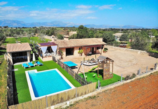 Особняк на Llubi - Son Sitges 139 acogedora finca con piscina privada, zona infantil, terraza y barbacoa