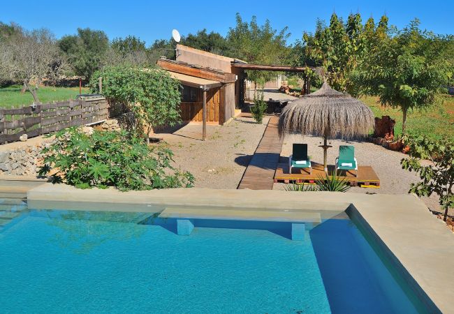 Особняк на Muro - Sa Casita 225 acogedora finca en la naturaleza, con piscina privada, jardín, barbacoa y WiFi