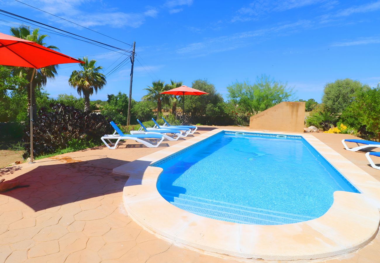 Особняк на Es Llombards - Can Cova 413 finca rústica con piscina privada, terraza, aire acondicionado y WiFi