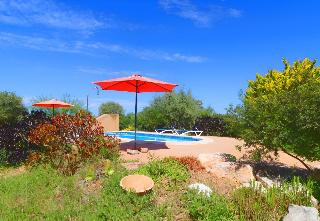 Особняк на Es Llombards - Can Cova 413 finca rústica con piscina privada, terraza, aire acondicionado y WiFi