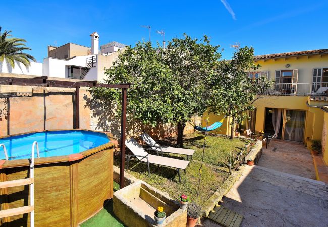  на Muro - Casa de Pueblo 015 con piscina privada, jardín, terraza, barbacoa y WiFi