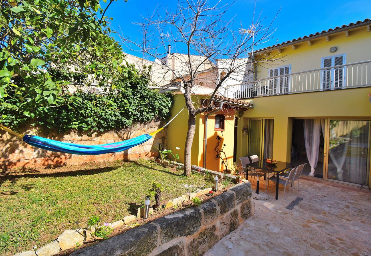 Дом на Muro - Casa de Pueblo 015 con piscina privada, jardín, terraza, barbacoa y WiFi