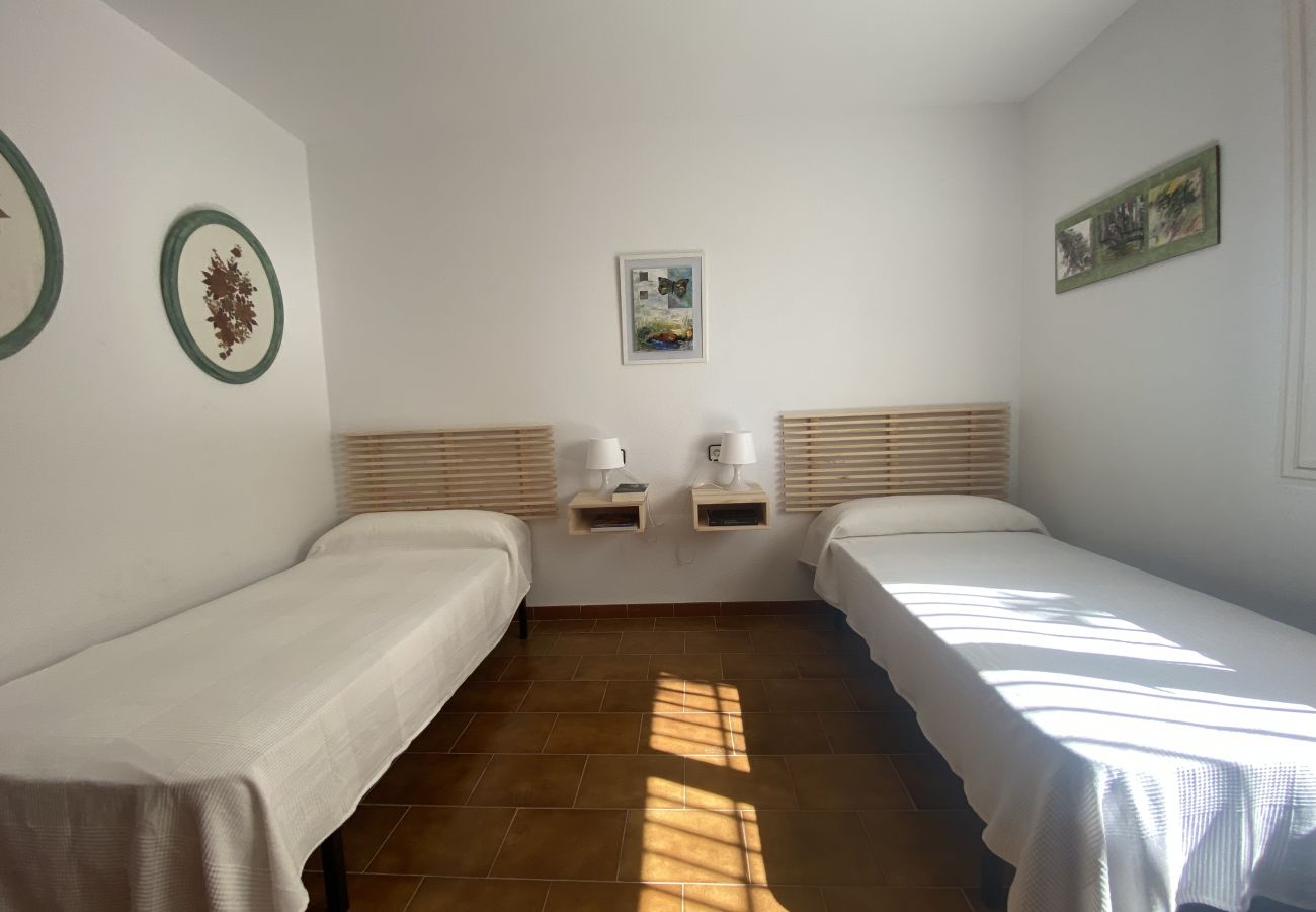 Вилла на Таррагона - TH128 Большой 4-спальный дом с бассейном с видом на море