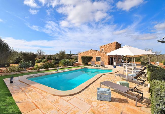  на Ses Salines - Can Xesquet Camí de Morell 169 maravillosa finca con piscina privada, terraza, aire acondicionado y WiFi
