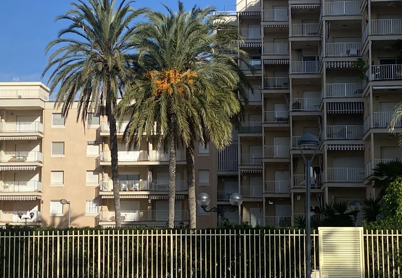 Апартаменты на Segur de Calafell - R137 Квартира с террасой на берегу моря